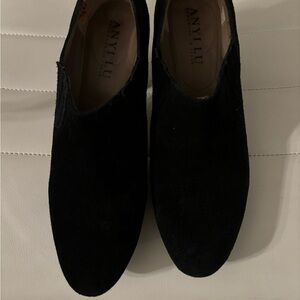 Anyi Lu‎ heeled bootie.  Handmade in Italy.  Suede.